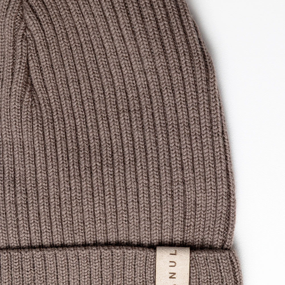 
                      
                        Set Mocha — merino beanie & tube scarf, 100% extra fine merino wool
                      
                    