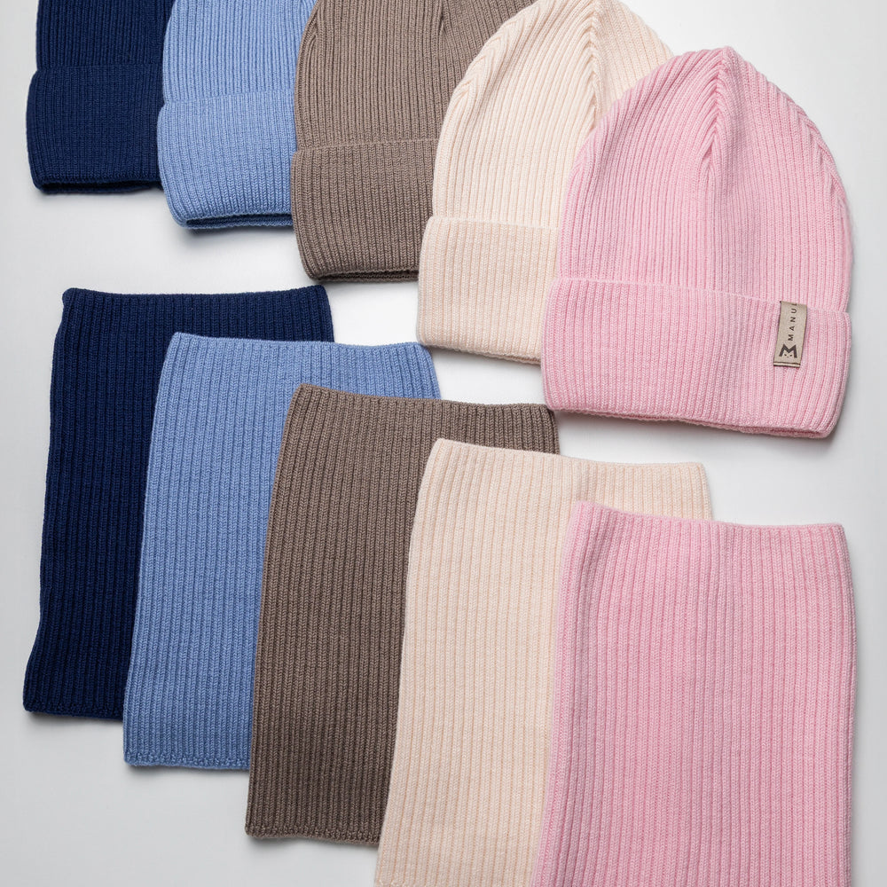 
                      
                        Set Vanilla — merino beanie & tube scarf, 100% extra fine merino wool
                      
                    